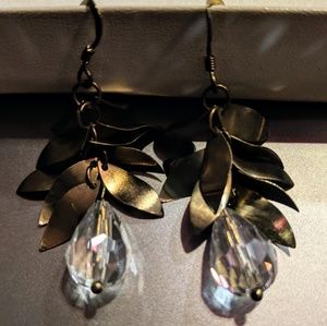 Teardrops and leaves earrings